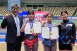 노란 수영복에 섹시한 몸매 어필하는 존예 처자