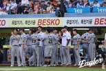 노란 수영복에 섹시한 몸매 어필하는 존예 처자