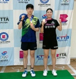 노란 수영복에 섹시한 몸매 어필하는 존예 처자