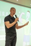 노란 수영복에 섹시한 몸매 어필하는 존예 처자