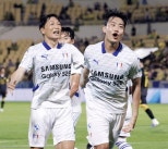 노란 수영복에 섹시한 몸매 어필하는 존예 처자