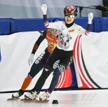 노란 수영복에 섹시한 몸매 어필하는 존예 처자