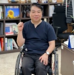 노란 수영복에 섹시한 몸매 어필하는 존예 처자