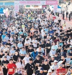 노란 수영복에 섹시한 몸매 어필하는 존예 처자