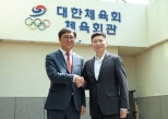 노란 수영복에 섹시한 몸매 어필하는 존예 처자