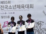 노란 수영복에 섹시한 몸매 어필하는 존예 처자