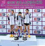 노란 수영복에 섹시한 몸매 어필하는 존예 처자