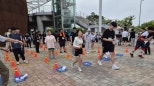 노란 수영복에 섹시한 몸매 어필하는 존예 처자
