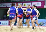 노란 수영복에 섹시한 몸매 어필하는 존예 처자