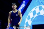 노란 수영복에 섹시한 몸매 어필하는 존예 처자