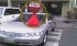 예뻐진 불법 주차 차량 '주차 금지 표지로 화려한 장식!'