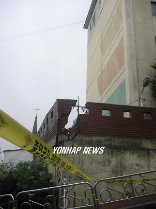 축대 균열, 주민 대피 고양 미도아파트
