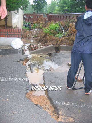 축대 균열, 주민 대피 고양 미도아파트