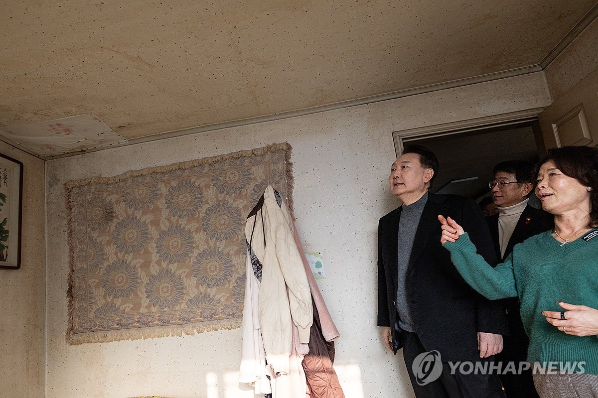 1기 신도시 노후 아파트 점검하는 윤석열 대통령
