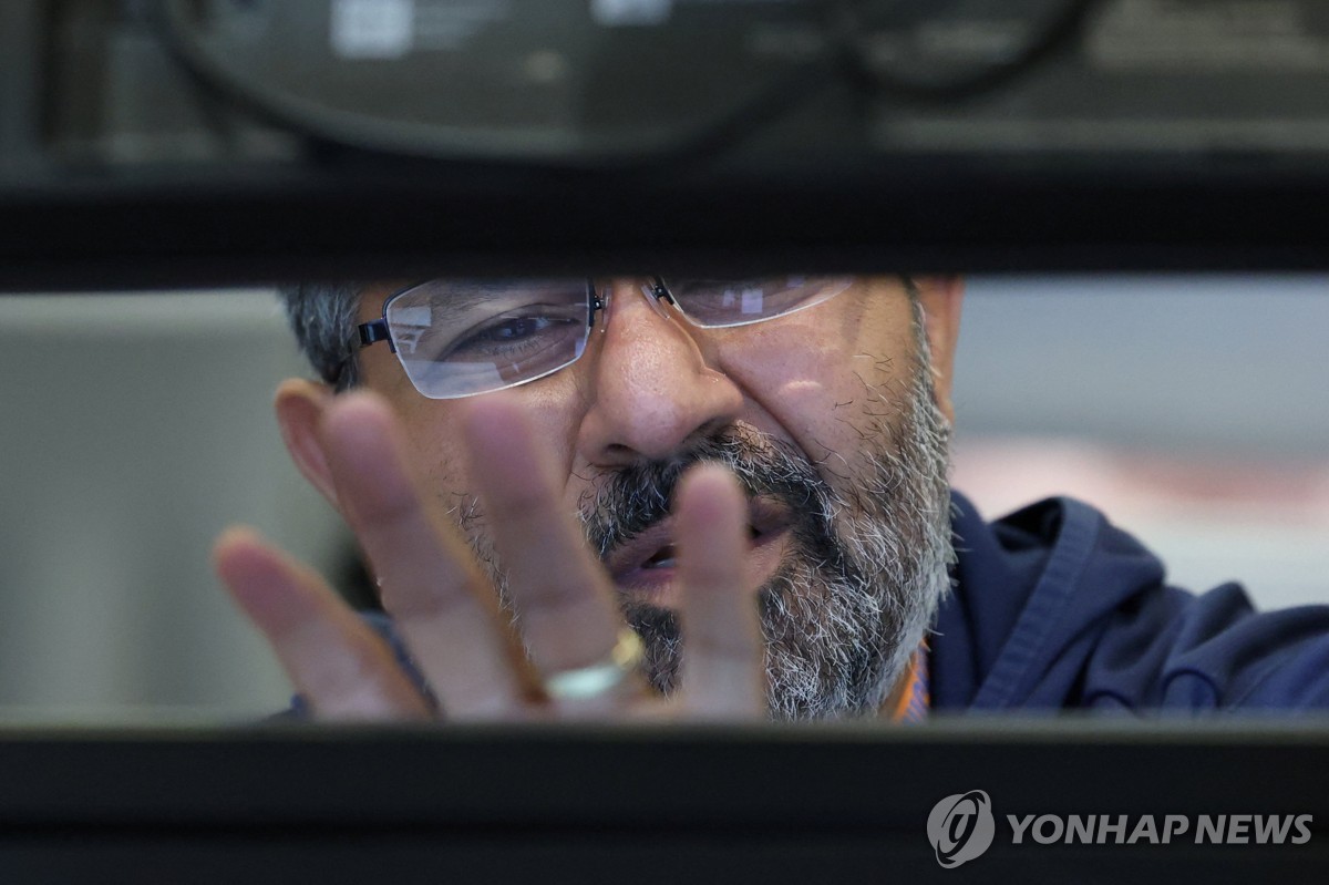 뉴욕증시, AI 거품 논란 속 낙폭 축소…혼조 마감