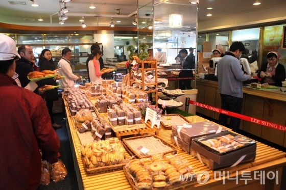 군산 이성당앞 호떡 (Gunsan Seongdang Ap Hotteok)