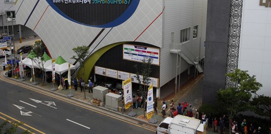 양산신도시 부동산시장 활기, 견본주택 오픈 1시간 전 사람 줄만 500m