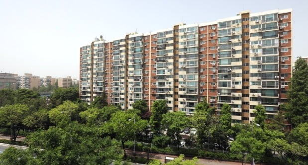 [단독] 정부 재건축 빗장 푸나…남서울럭키, 1차 안전진단 통과