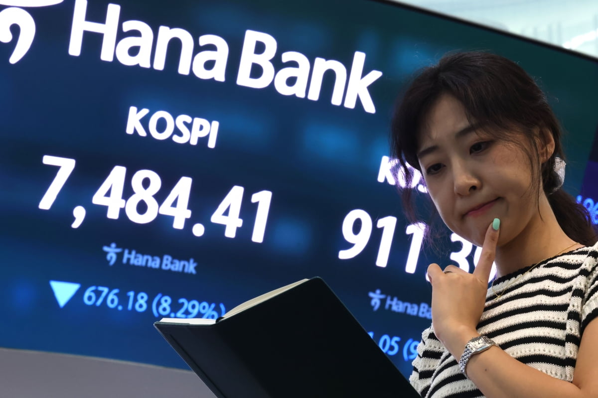 [속보] 코스피 8% 급락한 7484.41 마감…코스닥도 9% 하락