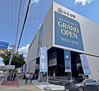 '밀양 수자인 더퍼스트 1·2단지' 견본주택 개관…방문객 발길 이어져