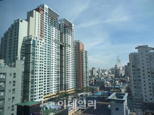 "안심계약제만 믿었는데"..'청계천 두산위브더제니스' 입주자들 분통