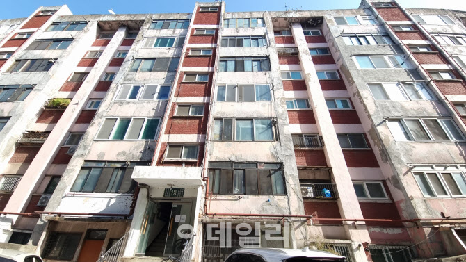 [르포]50살 토지임대부 '중산시범1차' 재건축 추진에 호가 '쑥'