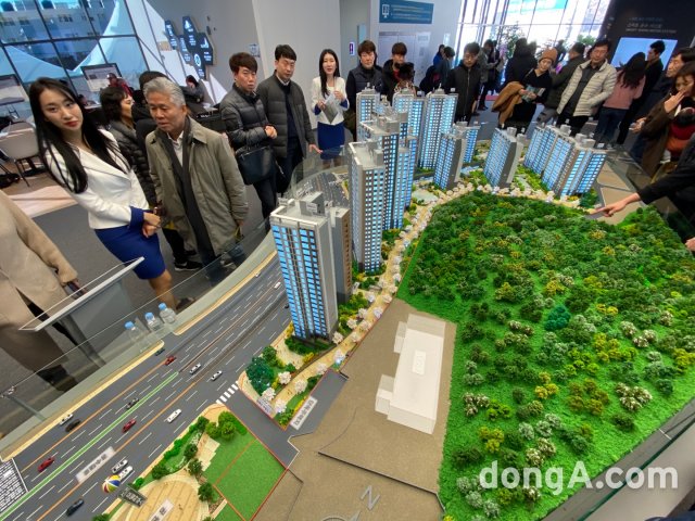 [현장]만안구 평균분양가 2000만원 시대 연 ‘안양 아르테자이’