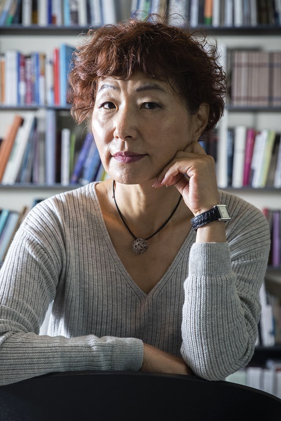 은희경 (Eun Hee-kyung)