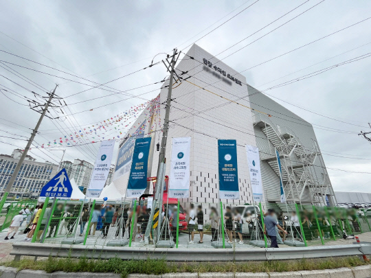 `한강 수자인 오브센트`에 이어진 뜨거운 관심… 견본주택 북적북적