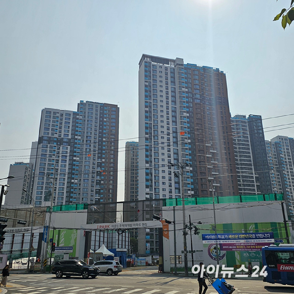 동대문구 이문동 신축 아파트 '15억원 시대' [현장]