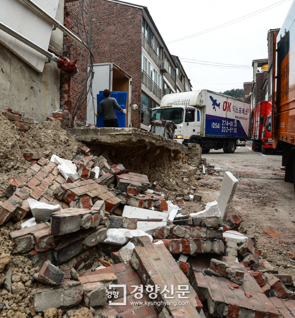 “새집서 지진 고난 딛고 다시 일어설게요”