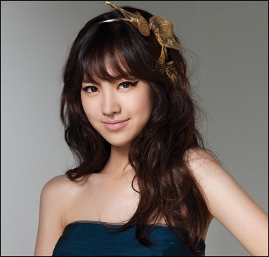 《五根手指》陈世妍写真公开 消化多种色系的美_娱乐新闻_中国娱乐网