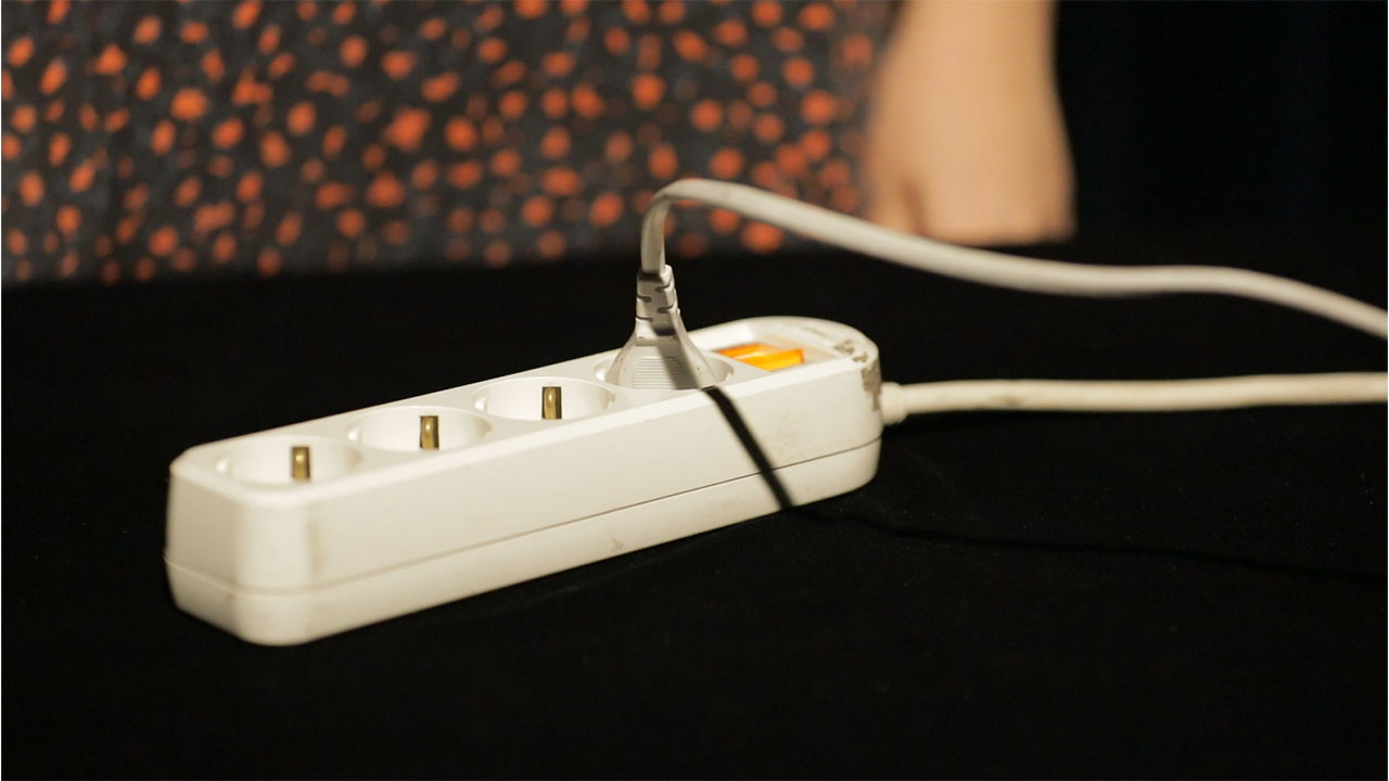 1. 第4四半期電気料金据え置きの実態 1. 第4四半期電気料金据え置きの実態