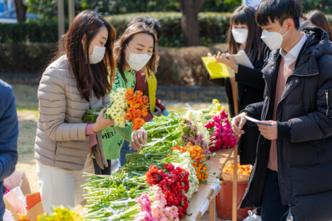 연제구, 코로나19 사태로 어려워진 화훼농가 돕기 나서