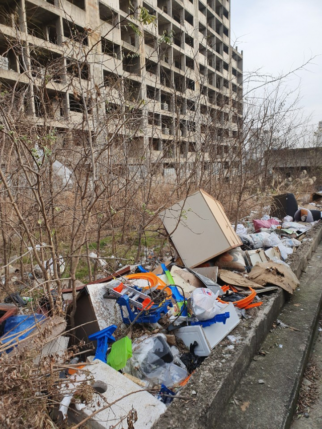 경북 포항 짓다만 아파트…포항시도 골머리