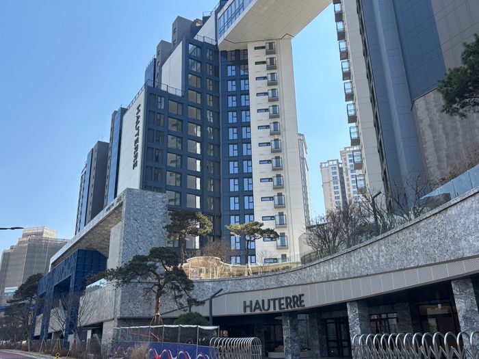 [현장] 서초에 ‘오티에르 반포’ 우뚝, 포스코이앤씨 ‘첫’ 하이엔드 아파트 베일 벗는다