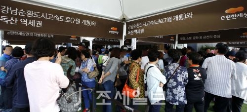 'e편한세상 독산 더타워' 인파 "가을 성수기 시작"