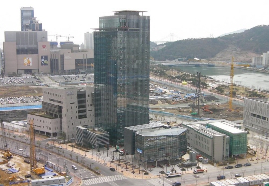 독특한 디자인 건물들, 지역의 랜드마크로