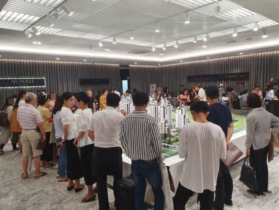 [르포]'3.3㎡당 3998만원' 과천 푸르지오 써밋… 흥행 성공할까(종합)