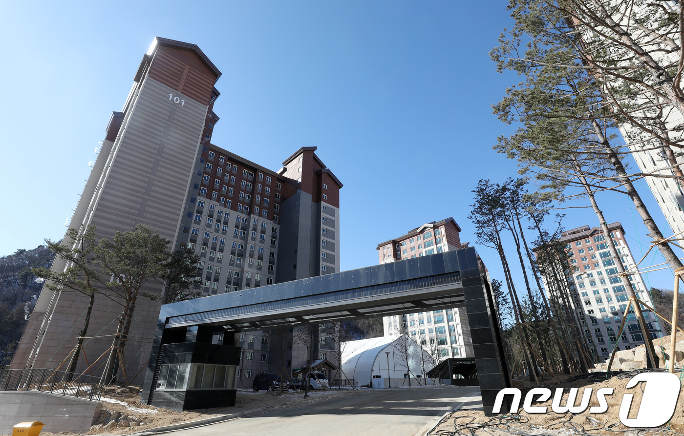 평창동계올림픽 선수촌아파트 '개막 앞두고 막바지 공사'