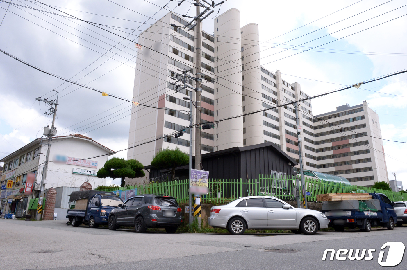 한산한 광주 광산구 한 아파트 상권