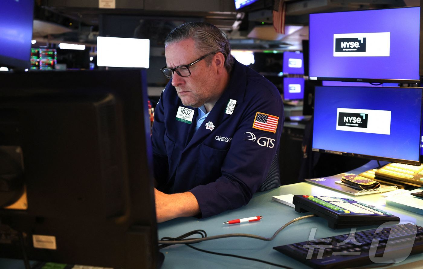 2. International Oil Prices Breach $100 Again Amid Inflation Fears