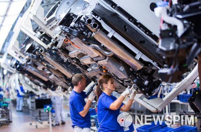 2. 加盟国ごとに分かれた工場稼働の成績表
