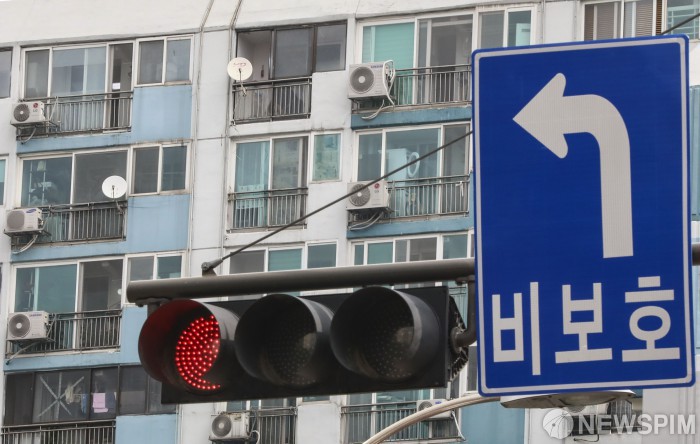 '집도 불안?' 구로구 아파트 관련 확진자 32명