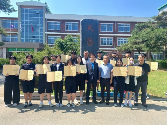 음성 부용 장학회, 무극중에 450만 원 장학금 전달