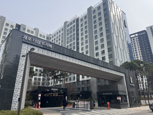 “신축 아닌가요?”…최신 리모델링 입주 단지 '개포더샵 트리에' 가보니[르포]