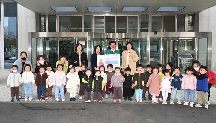 이진캐스빌블루1차아파트 내 어린이집 3개소, 기장군에 이웃돕기 성금 기탁