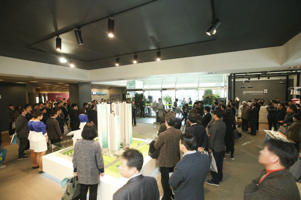 식지 않는 부산 분양열기…부산 장전 삼정그린코아 더베스트 견본주택 개관 후 7000명 몰려
