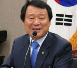 으능정이 칼국수 (Euneungjeong Kalguksu)