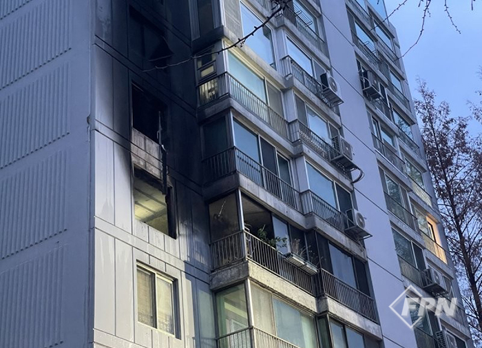 서울 송파구 아파트 5층서 불… 70대 남녀 심정지